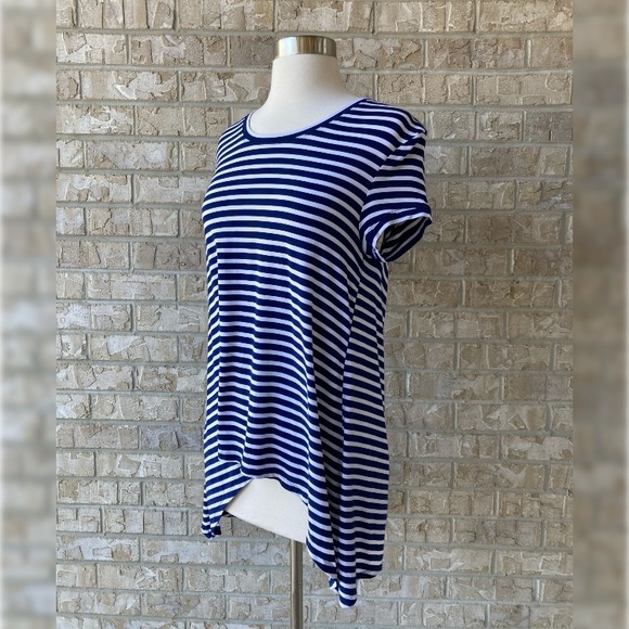 BCBGMaxAzria Open Black Flowy Striped Top S 🌸 - Picture 7 of 11